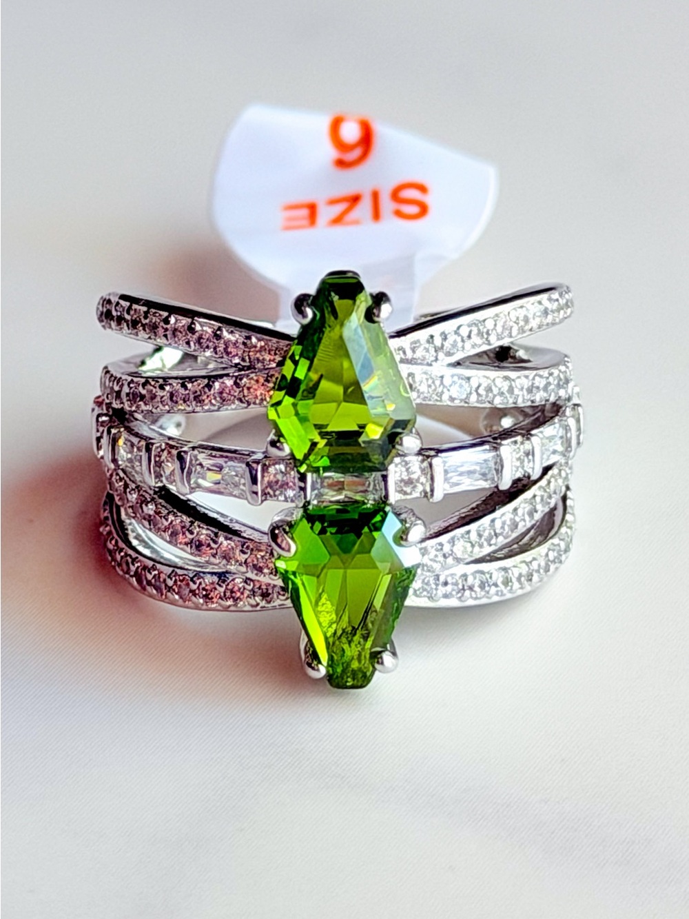 💚🆕 Bomb Party Sprinkled Leafy Luxury Peridot Ring Size 6 August Birthstone